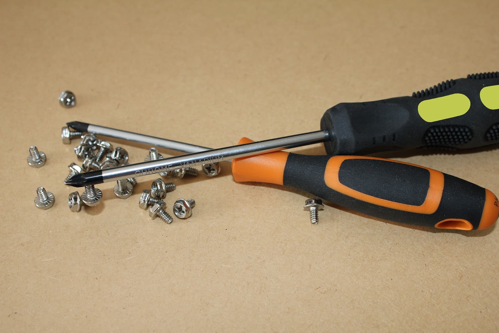 screws-3481339_1920 service
