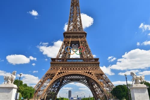 Paris,,France.,The,Eiffel,Tower,Adorned,With,The,Olympic,Symbol,